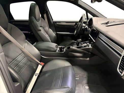 Used 2022 Porsche Cayenne Platinum Edition AWD/4WD image 14