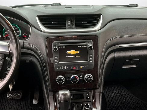 Used 2017 Chevrolet Traverse LT w/ Style and Technology Package image 9