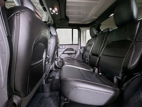 Used 2021 Jeep Wrangler Unlimited Sahara image 9