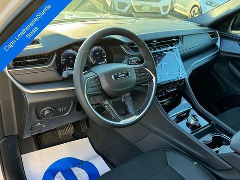 New 2025 Jeep Grand Cherokee L Altitude image 17