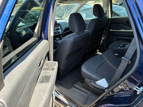 Used 2025 Nissan Pathfinder SV image 18