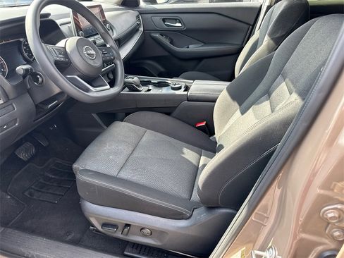 Used 2024 Nissan Rogue SV image 9