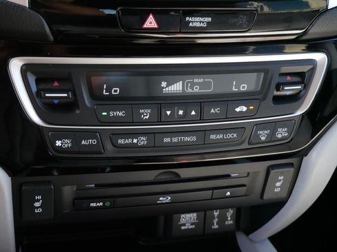 Used 2017 Honda Pilot Touring image 23