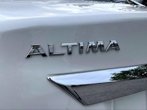 Used 2015 Nissan Altima 2.5 SL w/ Technology Package FWD image 24