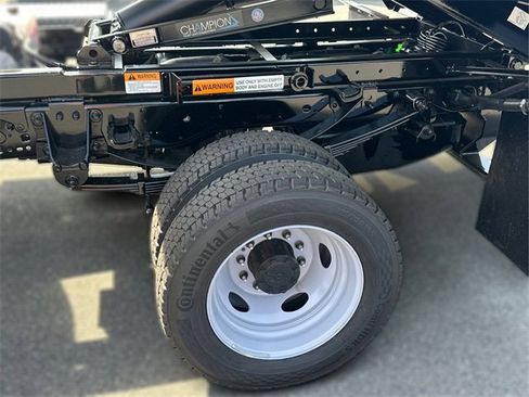 New 2025 Ford F550 4x4 Regular Cab Super Duty image 17