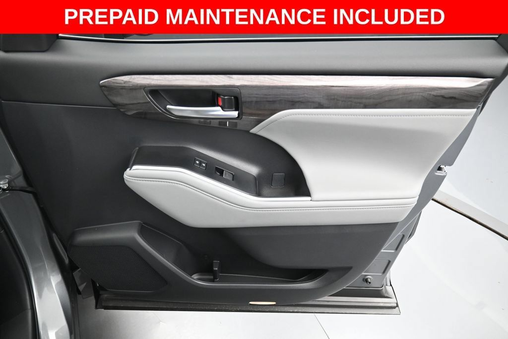 Certified 2026 Toyota Highlander Platinum AWD/4WD image 40