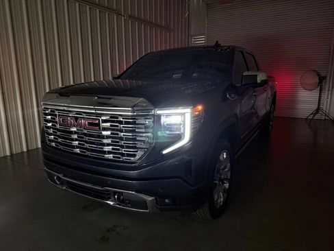 Used 2025 GMC Sierra 1500 Denali w/ Denali Reserve Package AWD/4WD image 10