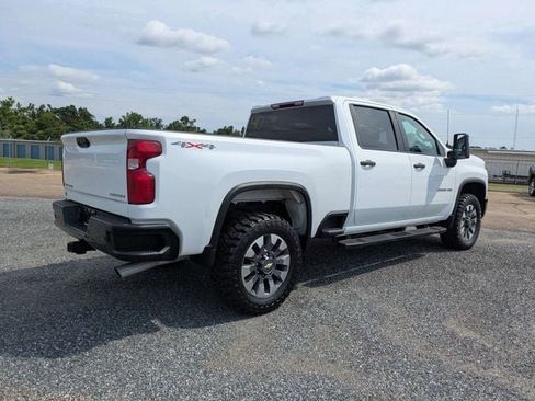 Used 2024 Chevrolet Silverado 2500 Custom w/ Custom Value Package AWD/4WD image 4