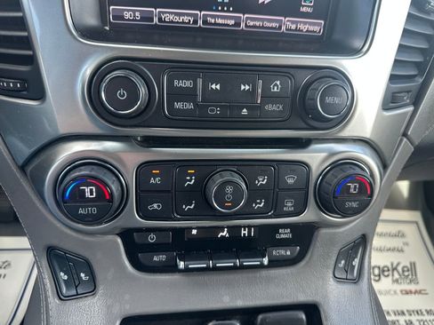 Used 2015 Chevrolet Suburban LT image 11