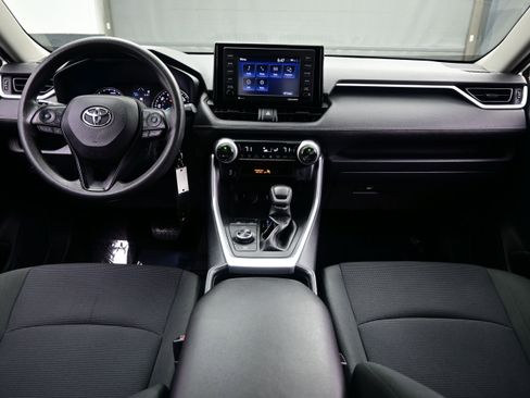 Used 2022 Toyota RAV4 LE AWD/4WD image 16