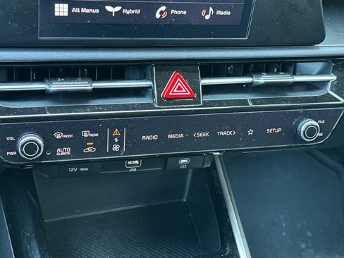 Certified 2025 Kia Niro LX FWD image 22