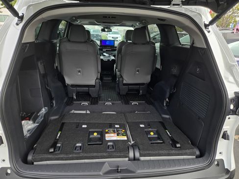 Certified 2026 Toyota Sienna XLE FWD image 26