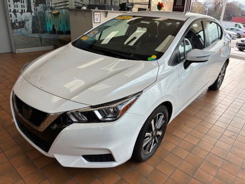 Used 2021 Nissan Versa SV image 7