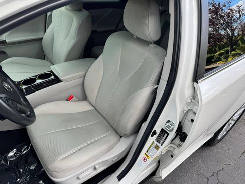 Used 2014 Toyota Venza LE w/ LE Convenience Package AWD/4WD image 24
