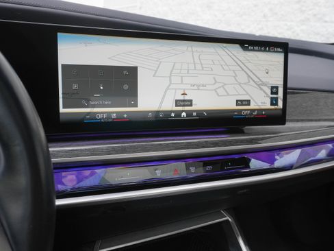 Certified 2023 BMW i7 xDrive60 AWD/4WD image 20