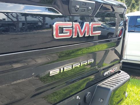 Used 2025 GMC Sierra 2500 AT4X AWD/4WD image 9