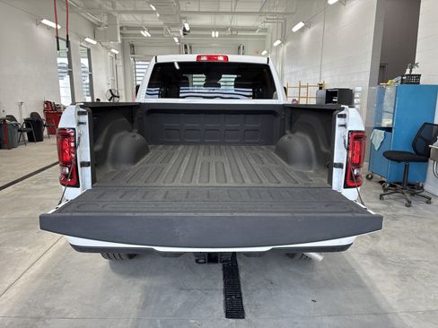 Used 2025 RAM 2500 Big Horn AWD/4WD image 10