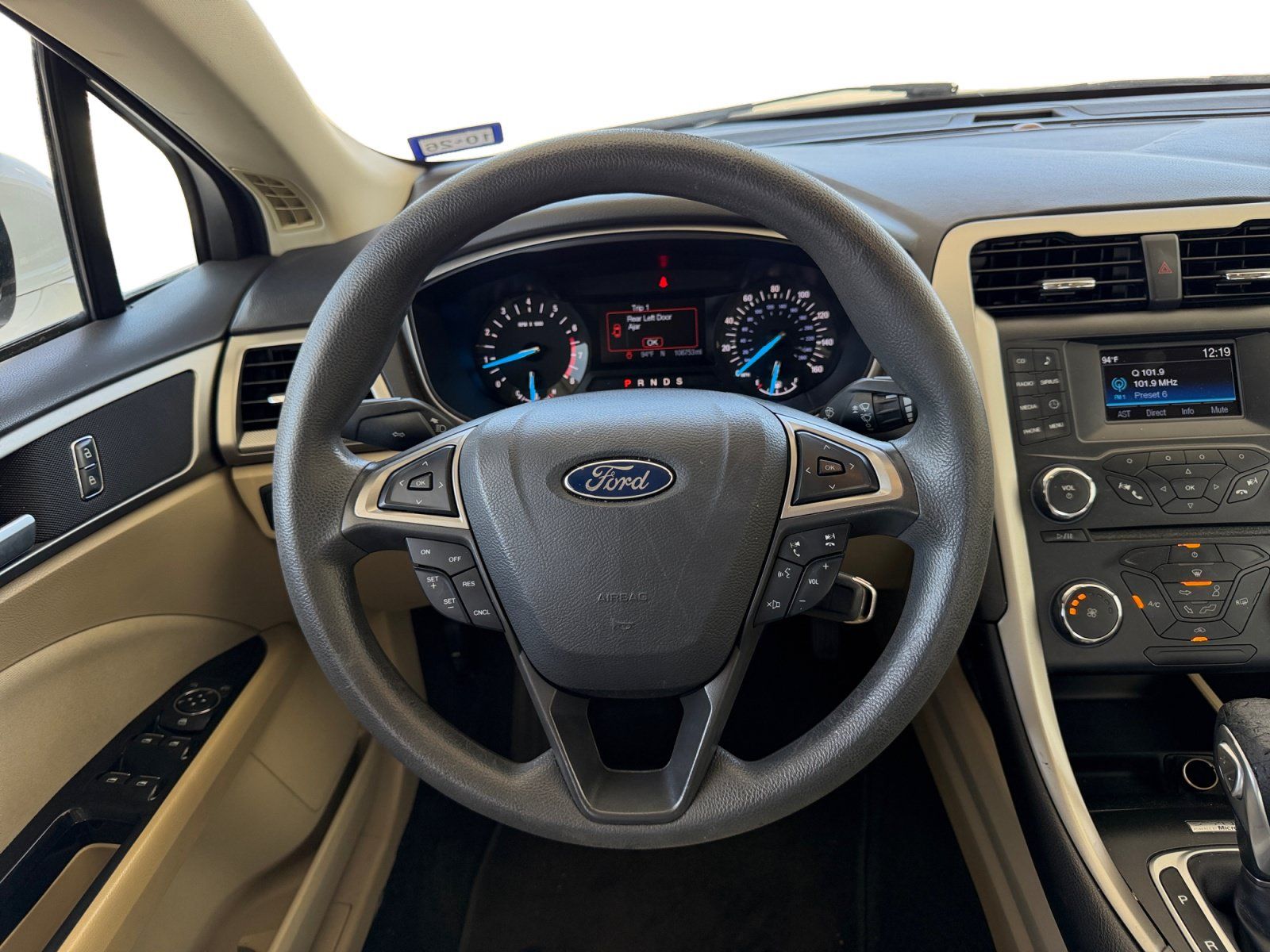 Used 2015 Ford Fusion SE FWD image 13