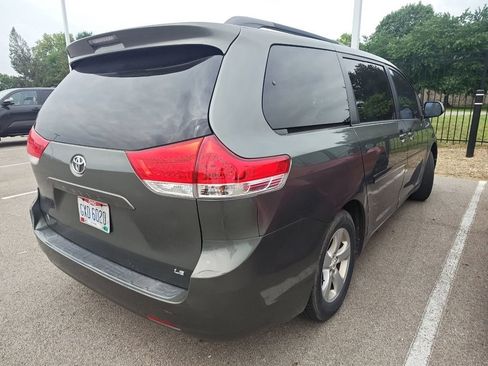 Used 2012 Toyota Sienna LE w/ Towing Pkg FWD image 4