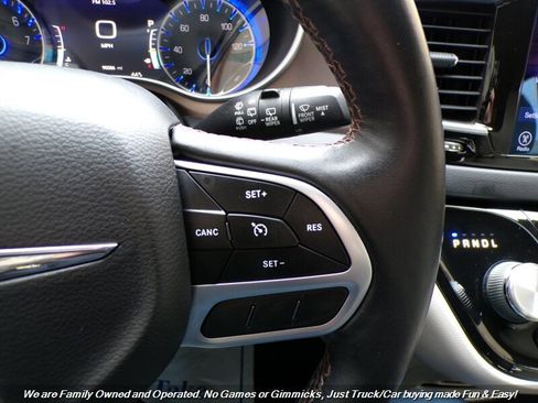 Used 2017 Chrysler Pacifica Touring-L Plus image 52