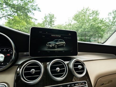 Used 2018 Mercedes-Benz GLC 300 4MATIC image 42