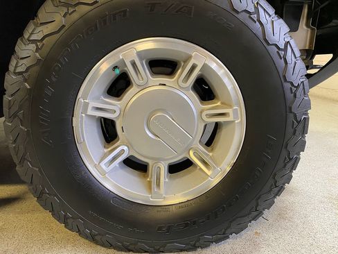 Used 2004 HUMMER H2 w/ Preferred Equipment Group AWD/4WD image 18