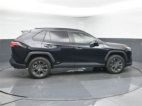 Used 2022 Toyota RAV4 Limited image 8