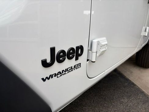 Used 2022 Jeep Wrangler Unlimited Sport AWD/4WD image 7