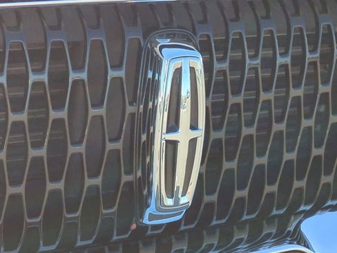 Used 2022 Lincoln Corsair Reserve image 11