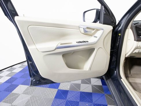 Used 2010 Volvo XC60 T6 image 9