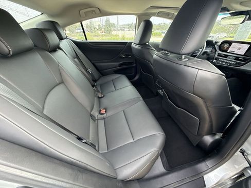 Used 2025 Lexus ES 350 w/ Premium Package image 17