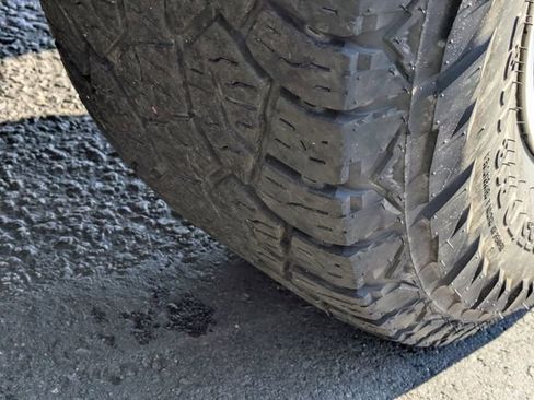 Used 2024 Jeep Gladiator Sport image 12