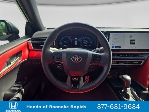 Used 2025 Toyota Camry XSE FWD image 13
