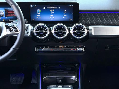 Certified 2025 Mercedes-Benz GLB 250 image 4