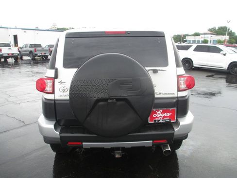 Used 2011 Toyota FJ Cruiser 4WD w/ Convenience Pkg image 6