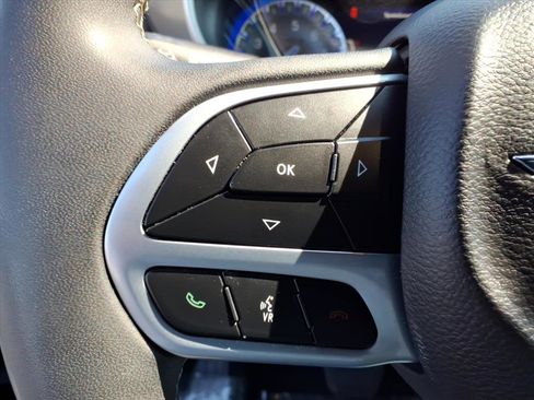 Used 2024 Chrysler Pacifica Touring-L FWD image 19
