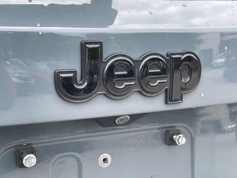 Used 2018 Jeep Renegade Altitude w/ UConnect 8.4 Nav Group AWD/4WD image 12