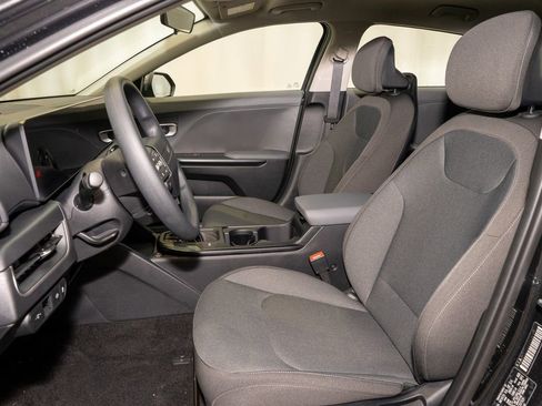 New 2025 Kia K4 LXS image 13