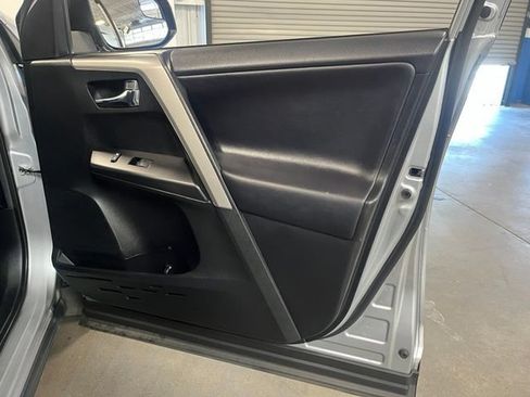 Used 2016 Toyota RAV4 XLE FWD image 12