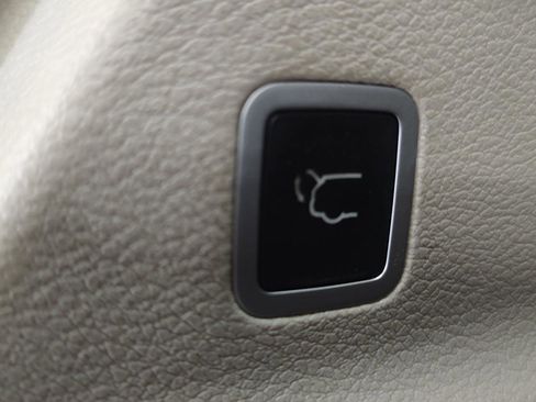 Used 2018 Chrysler Pacifica Touring-L image 23