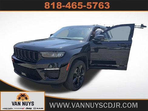 New 2023 Jeep Grand Cherokee Limited w/ Black Appearance Package AWD/4WD image 1