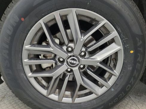Used 2023 Nissan Rogue S FWD image 31