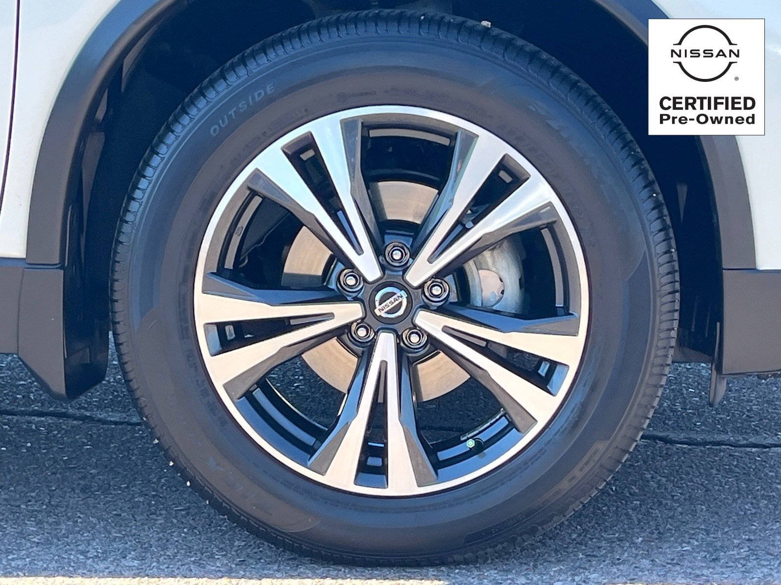 Certified 2020 Nissan Rogue SV w/ Premium Package FWD image 8