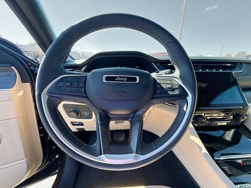 New 2024 Jeep Grand Cherokee Limited AWD/4WD image 11