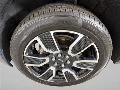 Used 2022 GMC Acadia SLT w/ Technology Package FWD image 13