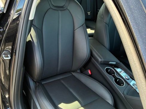 Used 2025 Genesis G70 2.5T image 30