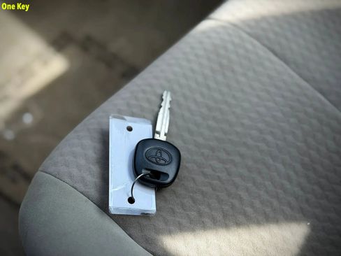 Used 2011 Toyota Camry FWD image 15