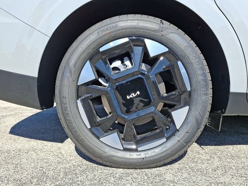 New 2026 Kia Carnival EX FWD image 10