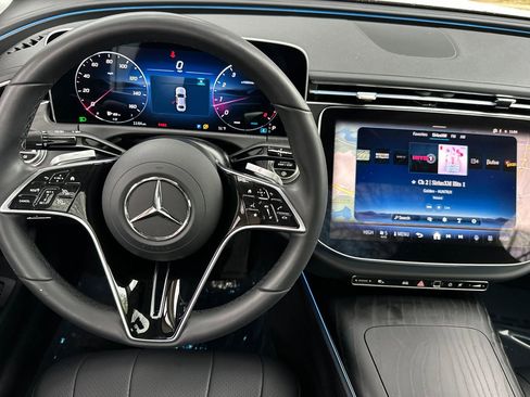 Used 2025 Mercedes-Benz E 350 4MATIC Sedan image 29