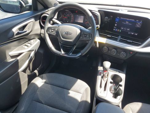 Certified 2025 Chevrolet Trax RS w/ Sunroof Package FWD image 12